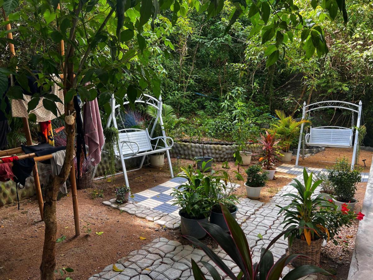 Wonderland Jungle Hostel Koh Tao Exterior photo