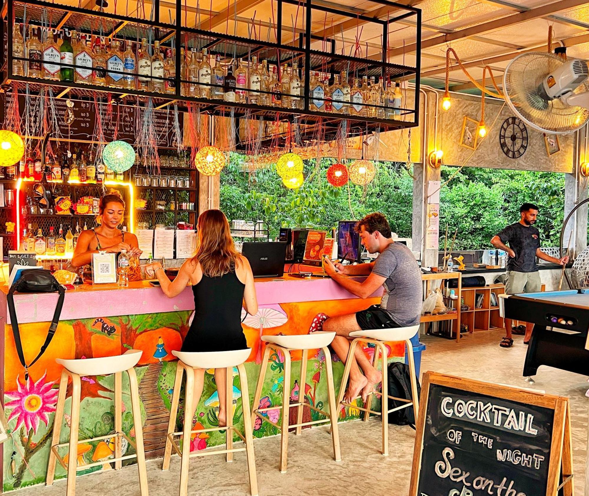 Wonderland Jungle Hostel Koh Tao Exterior photo