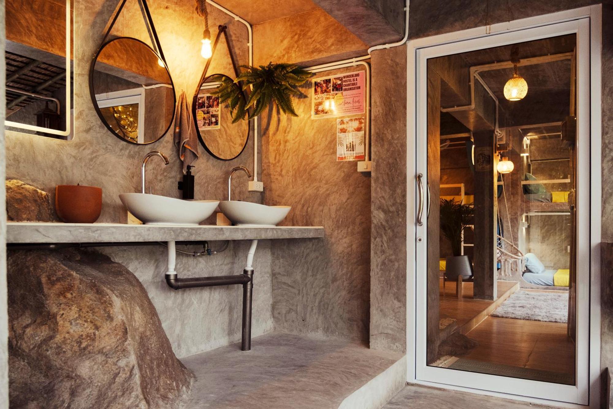 Wonderland Jungle Hostel Koh Tao Exterior photo