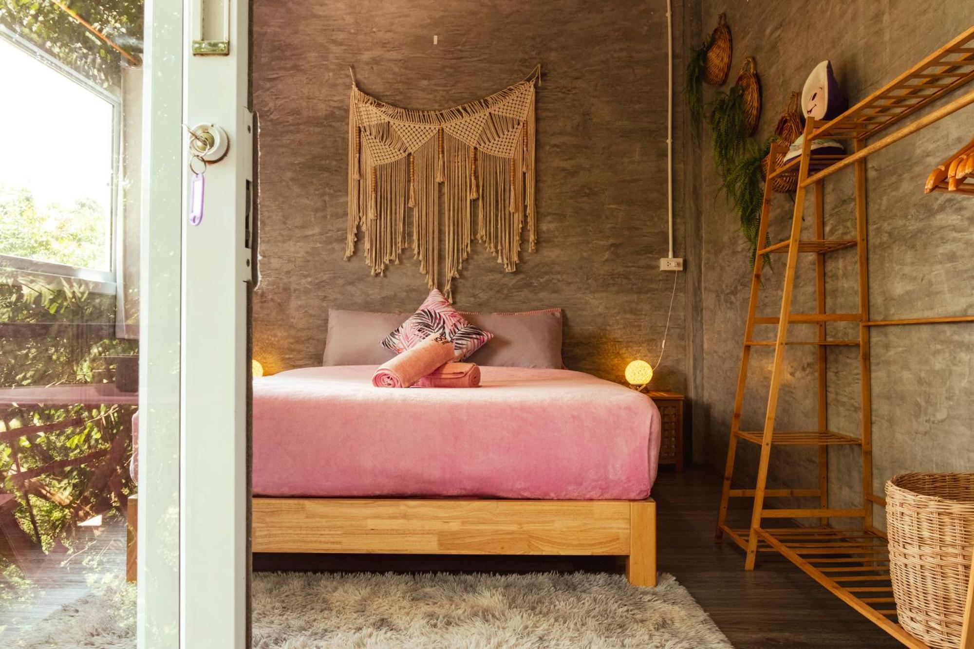 Wonderland Jungle Hostel Koh Tao Exterior photo